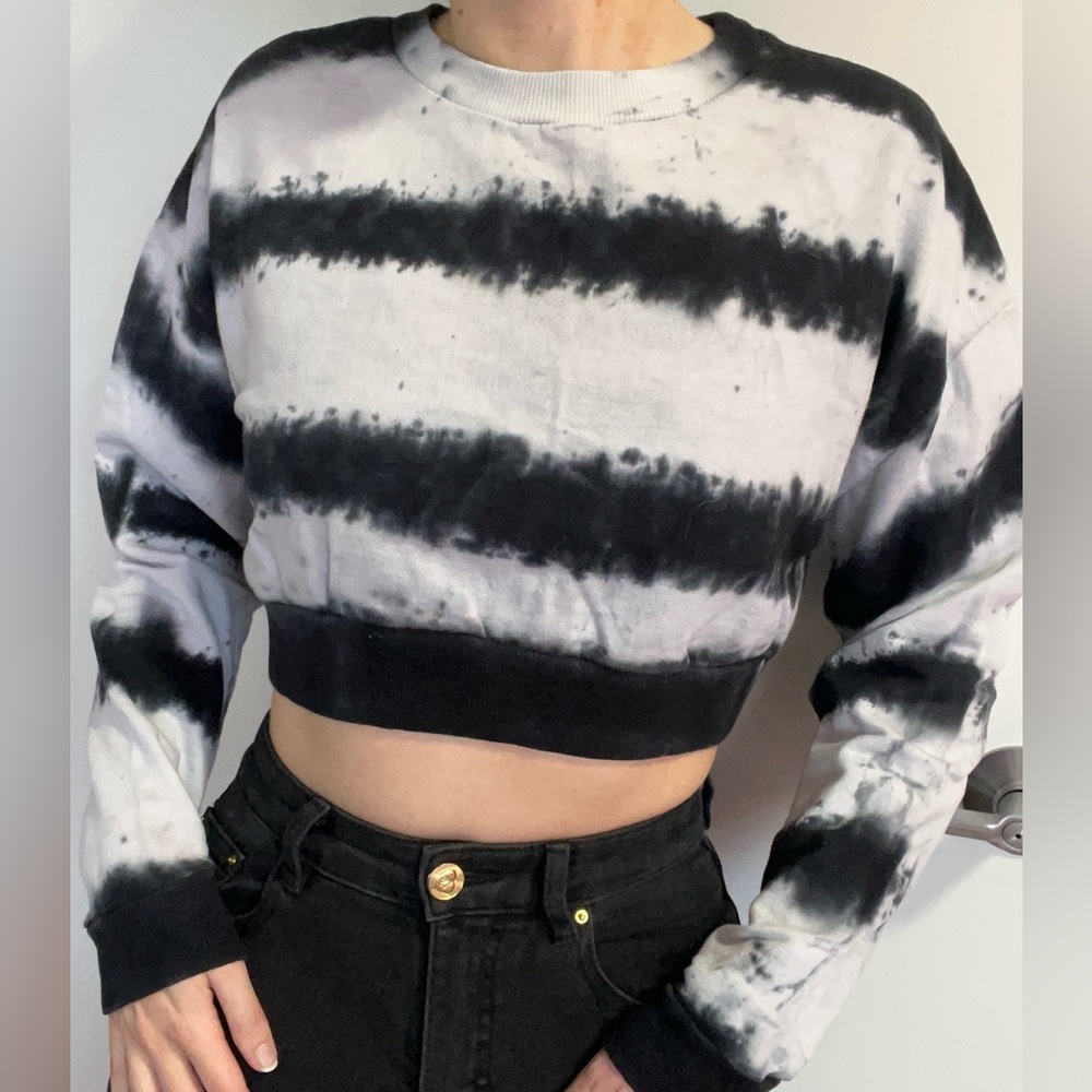 Daisy Street Tie Dye Cropped Sweatshirt